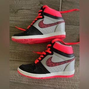 Women’s Nike heeled sneaker size 6.5